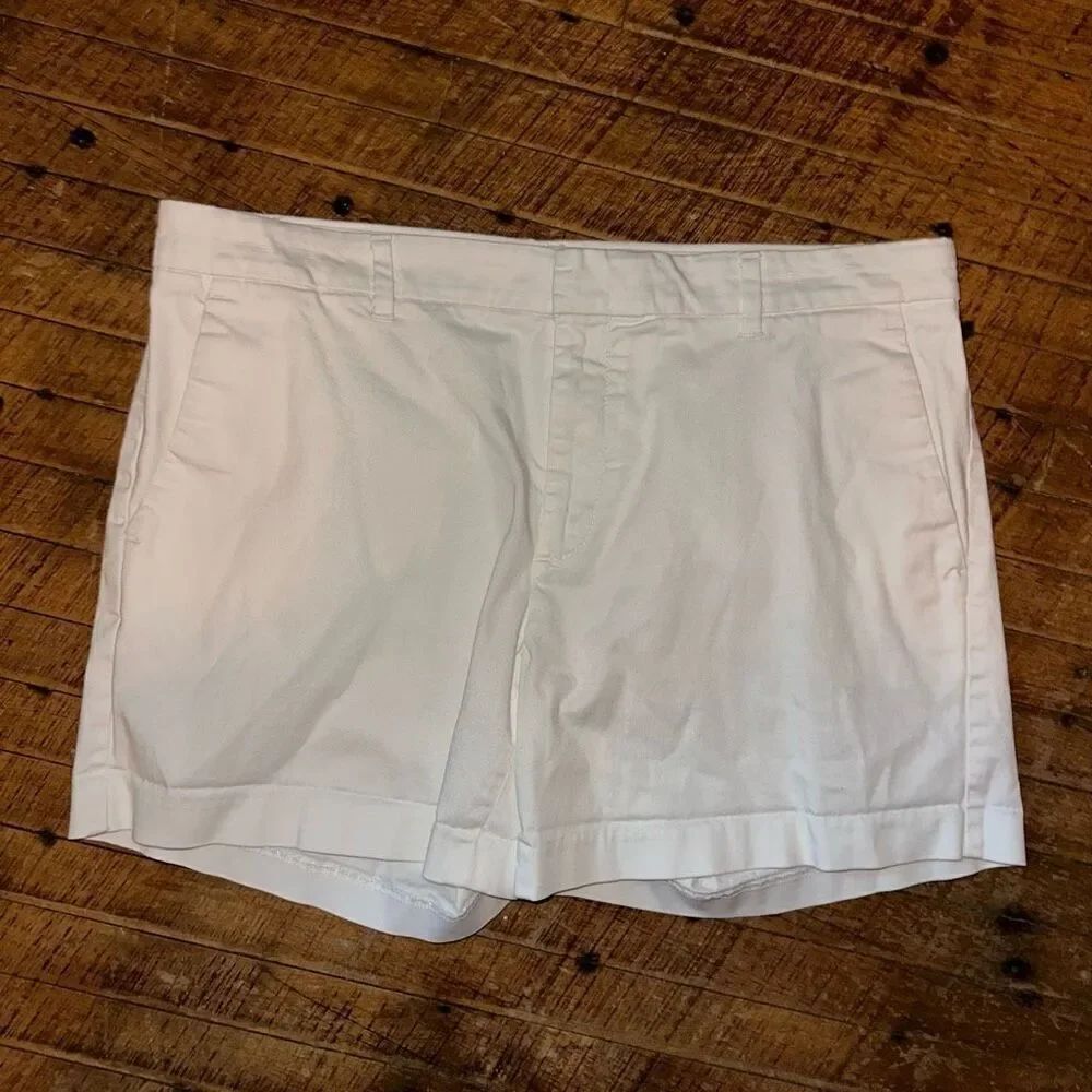Banana Republic Avalon white size 10 vacationcore shorts